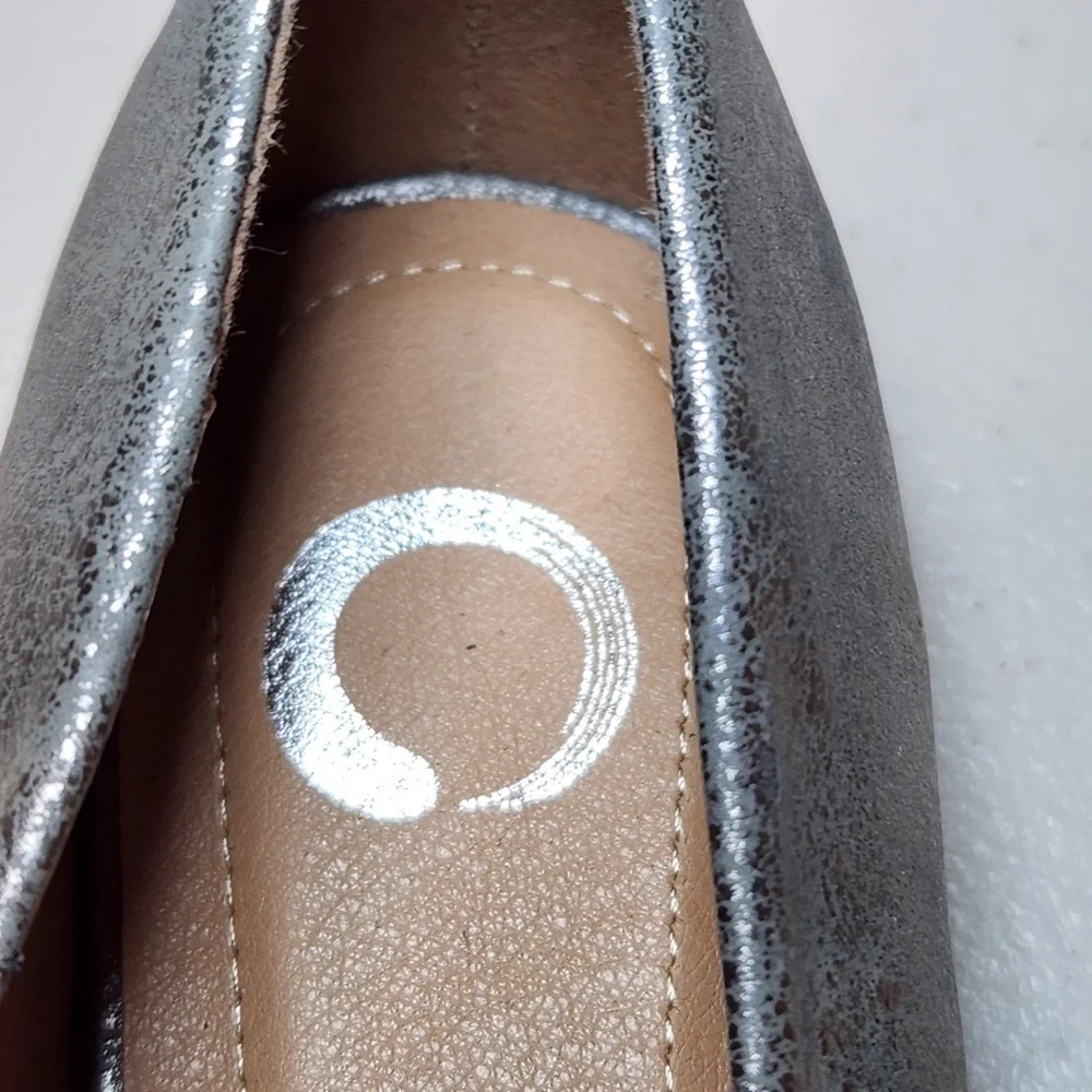 New Journee Collection Women’s Pewter Judy Flats with Ruffle Trim Vegan Leather‎